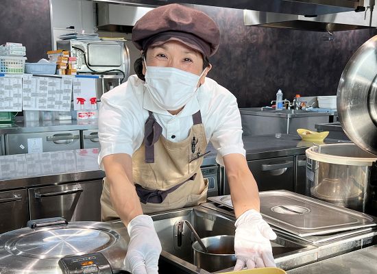 社員食堂の調理場の様子